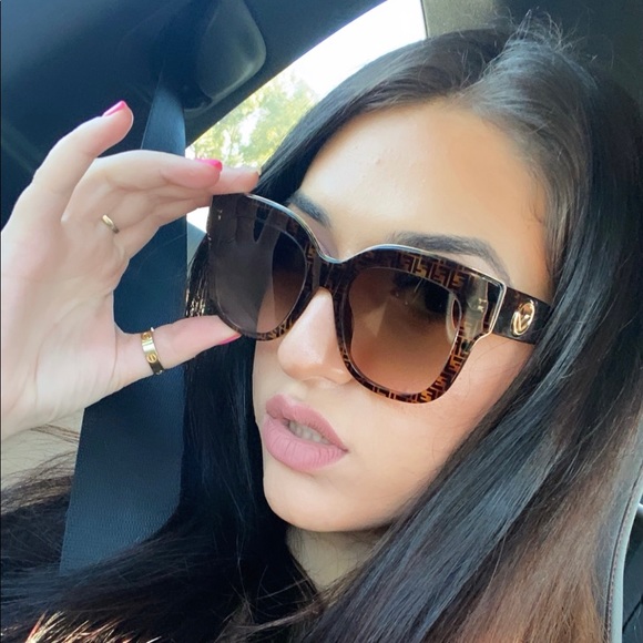 Meet your Posher, Yasameen - Picture 1 of 1